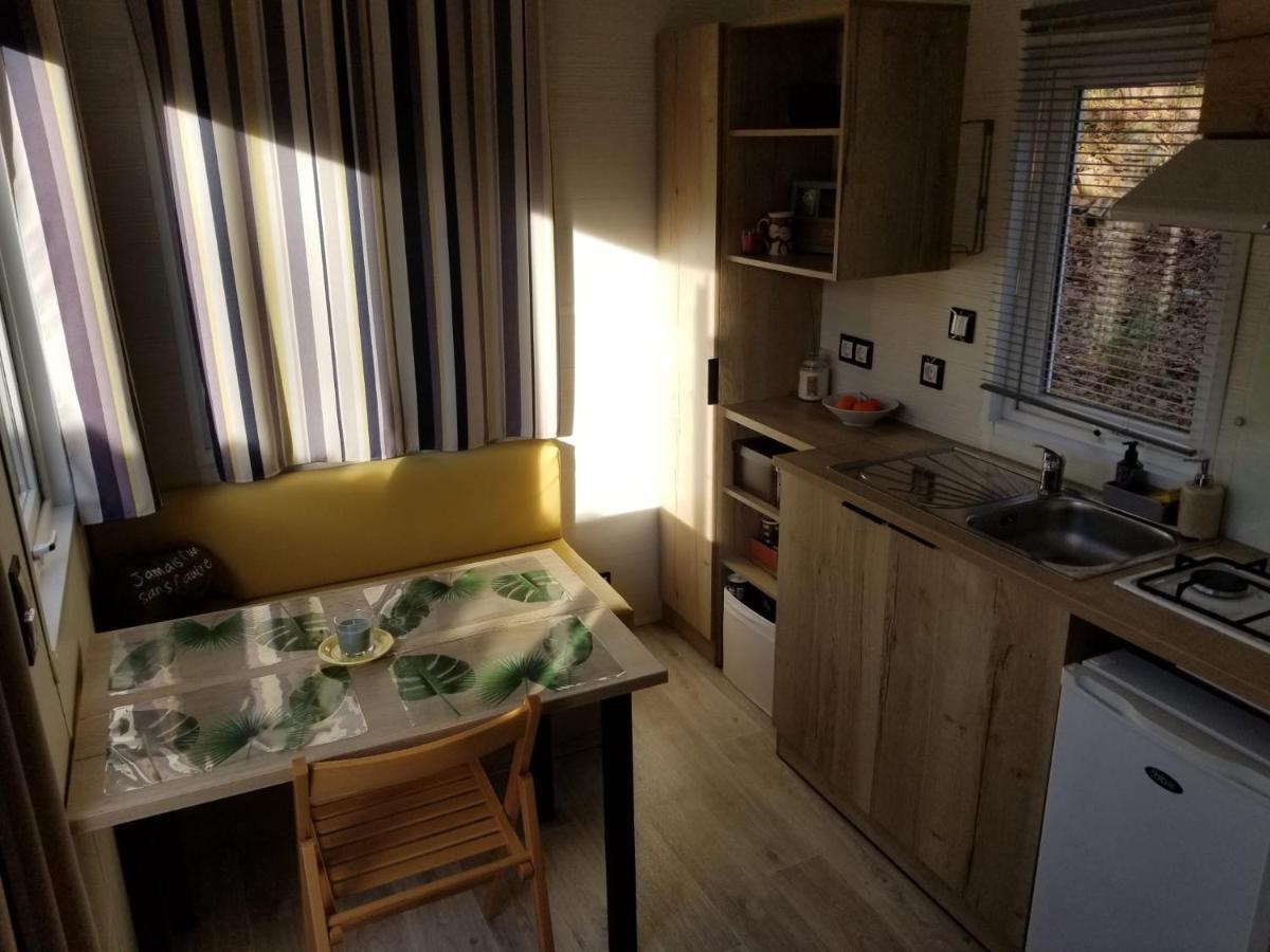Hotel La Tiny Du Midi Tourrettes-sur-Loup Zewnętrze zdjęcie